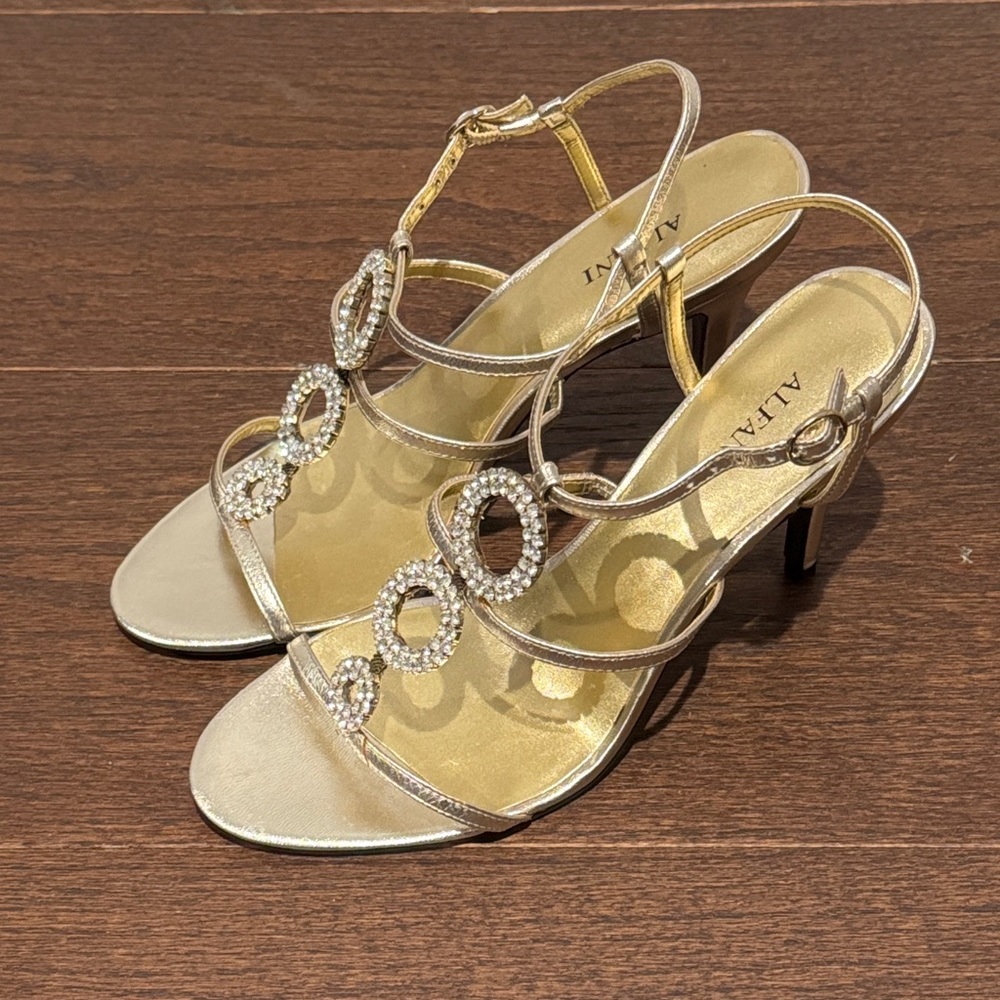 NWT Alfani Elegant Gold Strappy Heels Size 8.5
